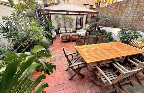 L'Antiga Esquerra de l'Eixample Apartment | Great patio, 4 baths (3 en-suite), 19th Century, Central