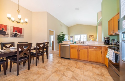 Sunrise Lakes Villa | Great Pool Villa with Water View near Disney