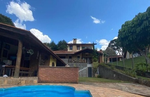 Jardim Shangri-La House | Great Ranch in Atibaia with great location and views of Big Stone