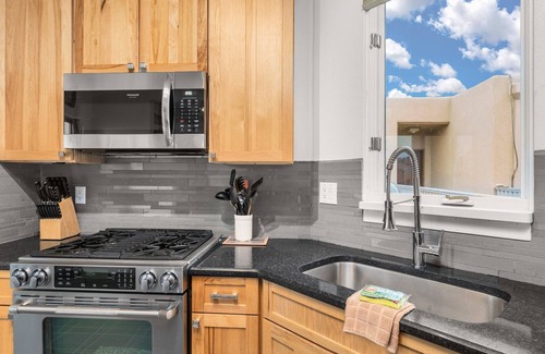 Santa Fe Condo | Great Rates | Artistic Condo Near Plaza | Views | Extended Stays