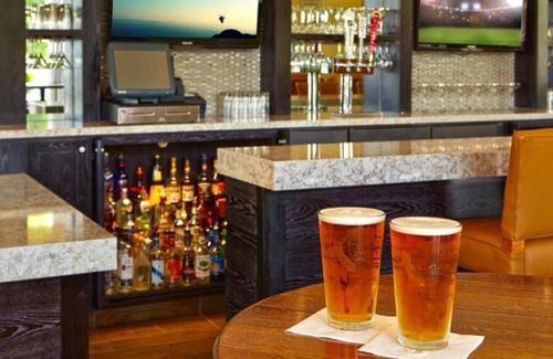 Santa Maria House | Great Relaxing Overnight Stay! Relaxing Unit! Minutes Away to Discovery Museum!