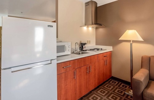 Tri-Cities Resort | Great Relaxing Overnight Stay! Close to Columbia River and Bateman Island!