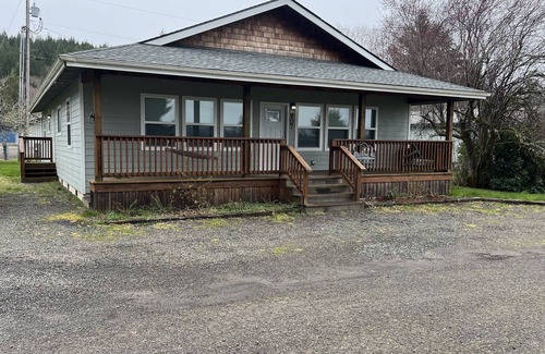 Forks House | Great space for group walking distance to grocery store and restaurant.