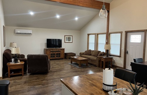 Forks House | Great space for group walking distance to grocery store and restaurant.