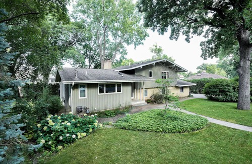 Merriam Park West House | Great St. Paul location. University of St. Thomas, U of M, MSP Intl,n