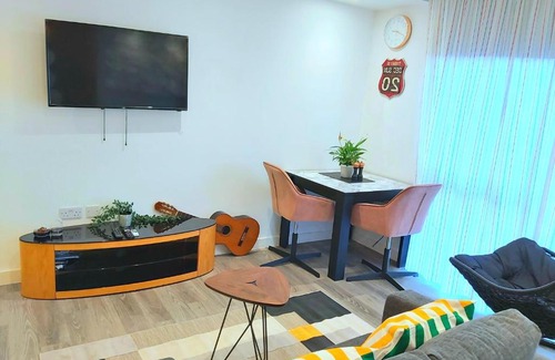 Sheffield Apartment | Great Studio Apartments - Netflix, Wifi, Digital TV