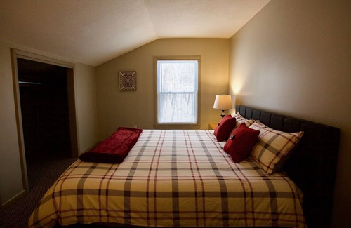 Manchester Center House | Great Summer and Winter Cabin (weekly only)