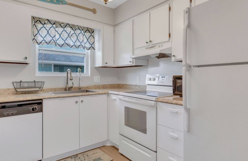 Tybee Island House | Great Tybee Stay with Heated Pool Access