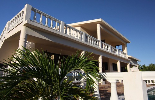 Little Harbour Villa | Great Value! Mainstay Villa @ Elsie Bay. Ocean Front! Rent as a 1, 2, or 3 BR