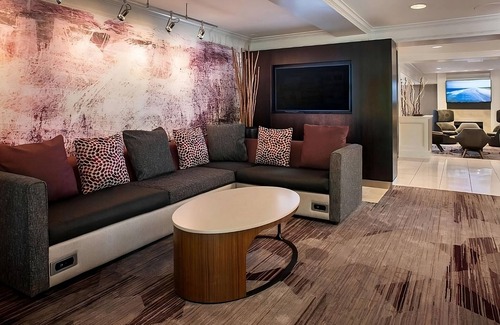 South Lowell Hotel | Great Value, Quality Stay! Pet-Friendly, Onsite Restaurant