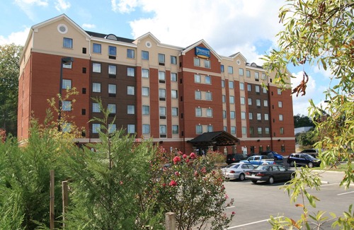 Aquia Harbour Condo | Great Value! Relaxing Retreat in Stafford! Shared Indoor Pool + 24h Business Center