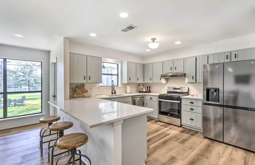 Molino House | 'Green Acres' Home w/Fire Pit + Fishing Pond