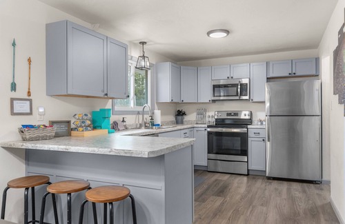 Green Bay House | Green Bay Getaway - 4 minute walk to Lambeau and Resch Center