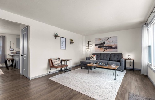 Green Bay House | Green Bay Getaway - 4 minute walk to Lambeau and Resch Center