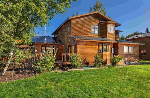 Wilson House | Green Circle Lodge: Quiet getaway in Wilson with Mountain views