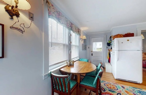 Wiscasset Condo | Green Gables: Charming Cottage and Grounds Near the Waterfront