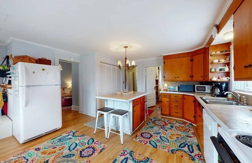 Wiscasset Condo | Green Gables: Charming Cottage and Grounds Near the Waterfront