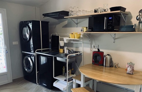 Bourran House | Green house with swimming pool