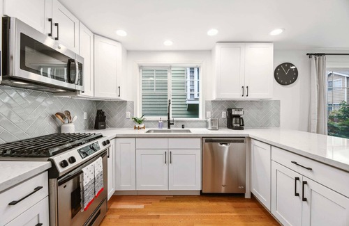 North College Park House | Green Lake Remodelled home with AC, garage, yard