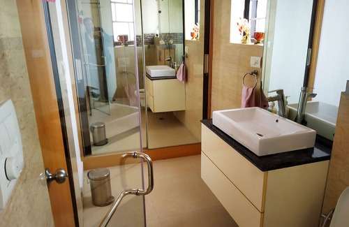 Gurugram Bed & Breakfast | Green Nest - Private Garden with Your Room