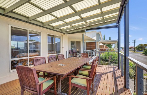 Aldinga Beach House | Green Reef Beach House ~ Aldinga Beach - Fantastic Entertainer with Large Balcony and Sea Views