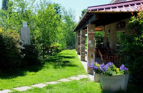 Badia Polesine House | Green Room . nature and relaxation among grazing horses .