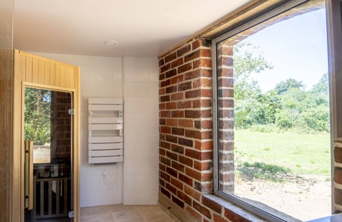 Arrou House | Green setting, ideal for families and friends, Jacuzzi, table soccer, petanque, sauna.