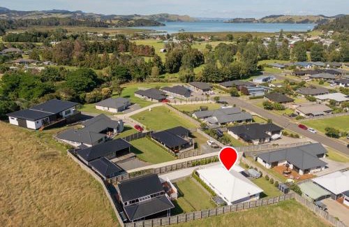 Coromandel House | Greenhills Charmer - Coromandel Town Holiday Home
