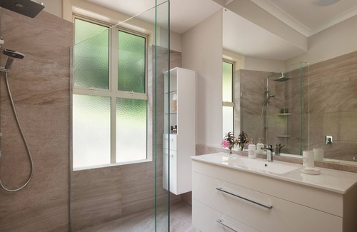 Paraparaumu Cabin | Greenmantle Estate Hotel