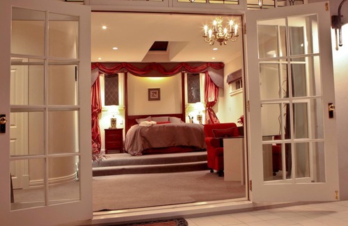 Paraparaumu Cabin | Greenmantle Estate Hotel