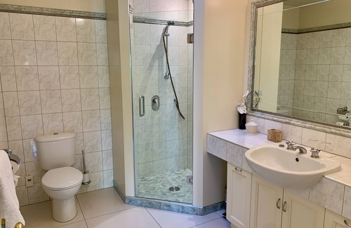 Paraparaumu Cabin | Greenmantle Estate Hotel