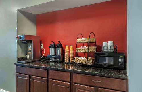 Greenville - Spartanburg Hotel | Greenville Pelham Inn by IHG