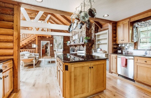 Greenville - Spartanburg House | Greenville Retreat | 4 Bed, 4 Bath