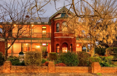 Grenfell Bed & Breakfast | Grenfell Hall B&B