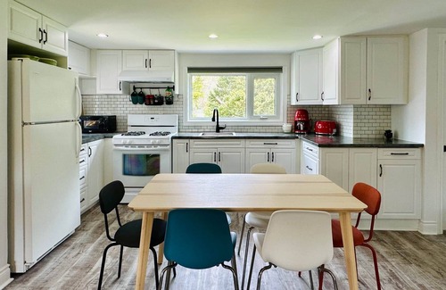 Port Stanley House | Grey Cottage in Port