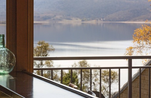 Jindabyne Apartment | Grey Kangaroo - 2BR l Lake Front l Pet Friendly l Air-Con l BBQ l WiFi