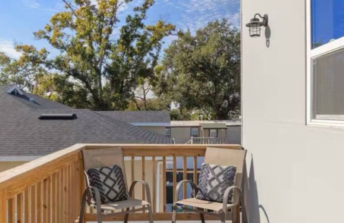Taft House | Grey Lux 1-bedroom house in fabulous Orlando with WiFi, AC Disney Universal MCO