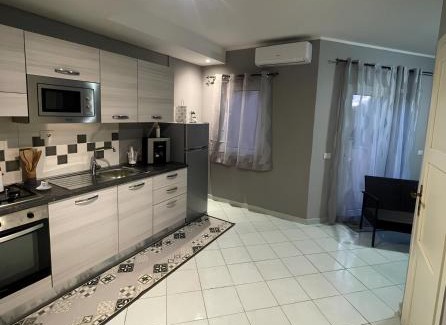 Canneddi Apartment | Grey Modern Home