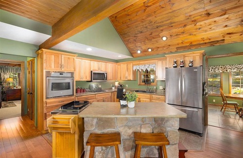 Terra Alta Cabin | Grin and Bear Witness to this Prime Locationn