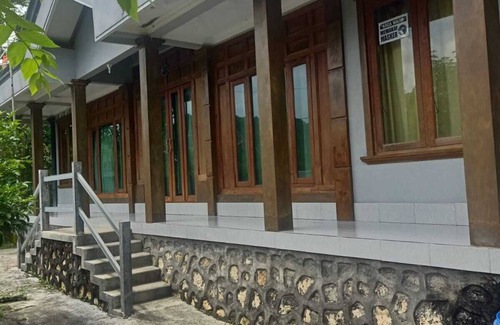 Pendowo House | GRIYA SALAMAN HOMESTAY PANTAI WEDIOMBO