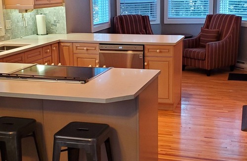 East Kootenay House | GRIZZLY HIDEAWAY - A Serene & Private Lake Community Home!
