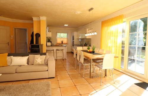 Ostseebad Dierhagen Apartment | Große Ferienwohnung mit 2 Bädern und Südterrasse in Strandnaher Lage