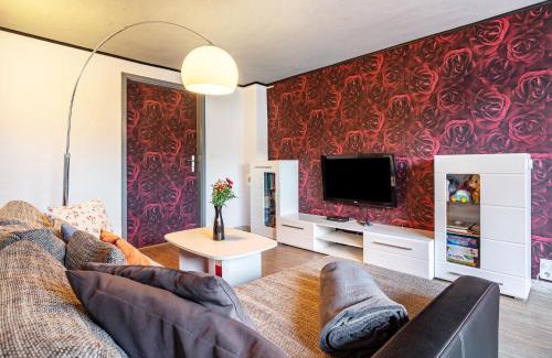 Trollenhagen Apartment | Große Ferienwohnung mit Garten