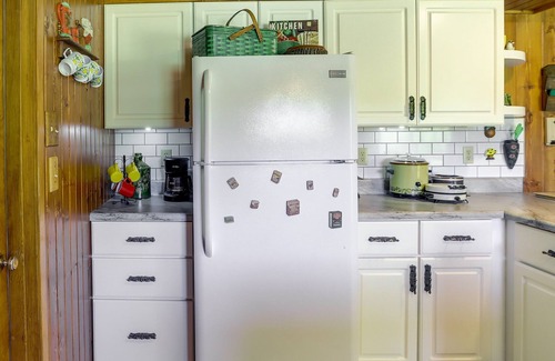 New Haven House | Groovy New Haven Home: 2 Mi to Art District!