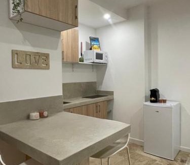 Pierrefeu-du-Var Apartment | Grotte love
