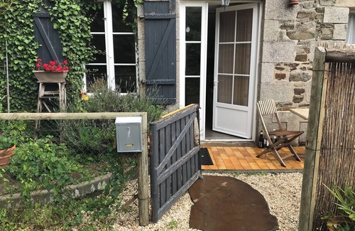 Boucey Apartment | Ground floor and terrace 10 km from Mont st Michel