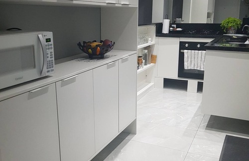 Menino Deus Apartment | Ground floor apartment in Menino Deus with closed area