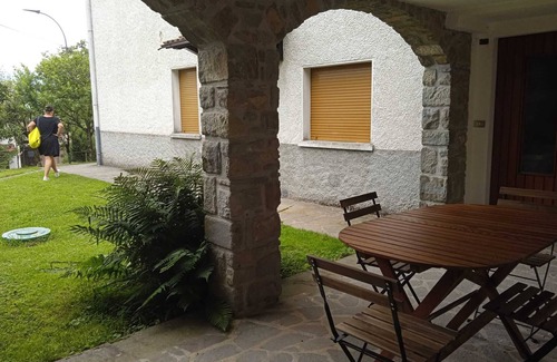 Vidiciatico House | Ground floor apartment with garden and porch
