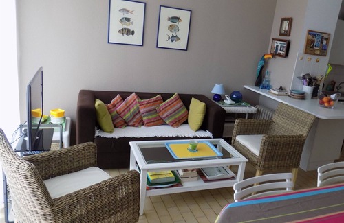 La Turballe Apartment | Ground floor apartment with terrace and enclosed garden - Direct Beach Access