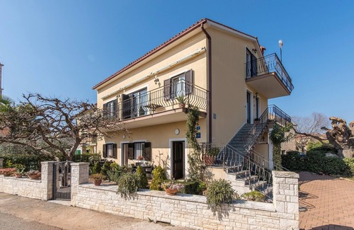 Lovrecica Apartment | Ground floor Apartment Orzan I with terrace near to the Beach